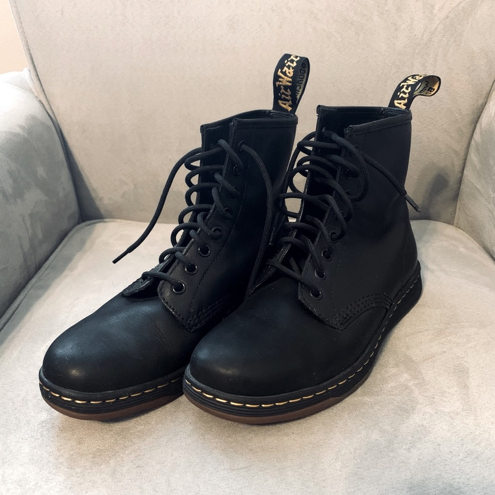 Dr. Martens Boots 8 eye Soft Comfort LIKE NEW